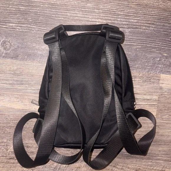 City Adventurer Backpack
Micro - Picture 3 of 13